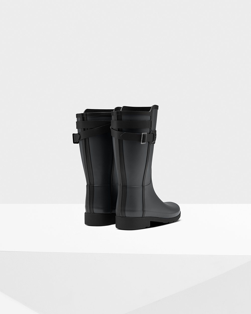 Hunter Refined Slim Fit Contrast Short Rain Boots - Shop Online Womens Black - LTENWD079